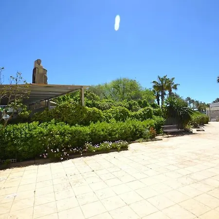 Apartsalou Horisonte * La Pineda